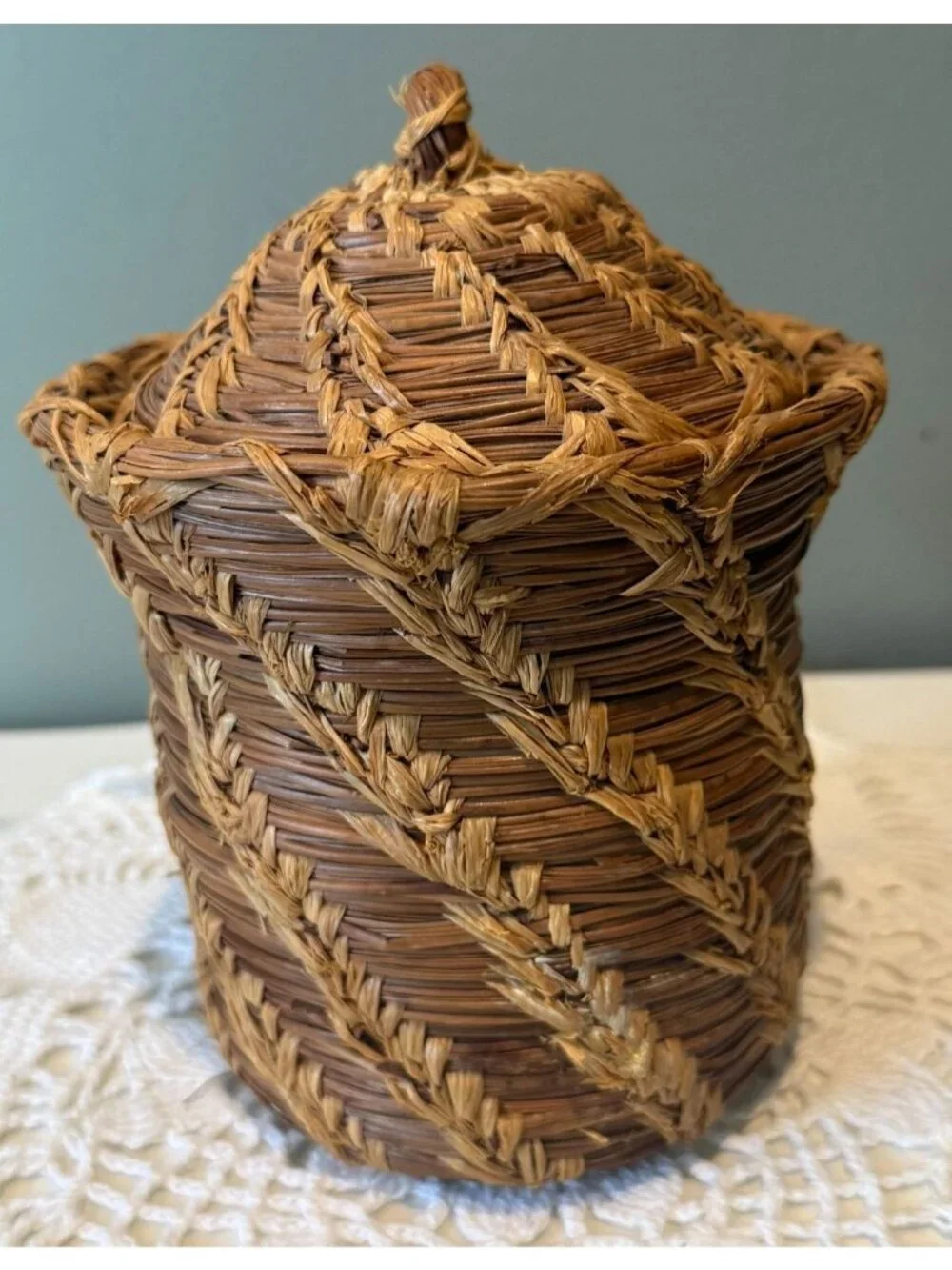 Vintage Handwoven Pine Straw Basket with Lid Rustic Handmade Storage Basket